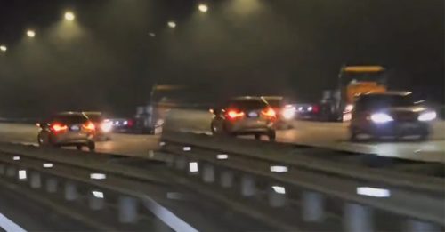 轿车全程急速逆行 旁人疯狂鸣笛也阻不了