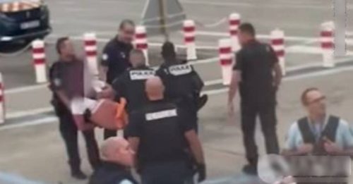 瑞安航空飞西班牙客机 醉汉开紧急门遭围殴制止