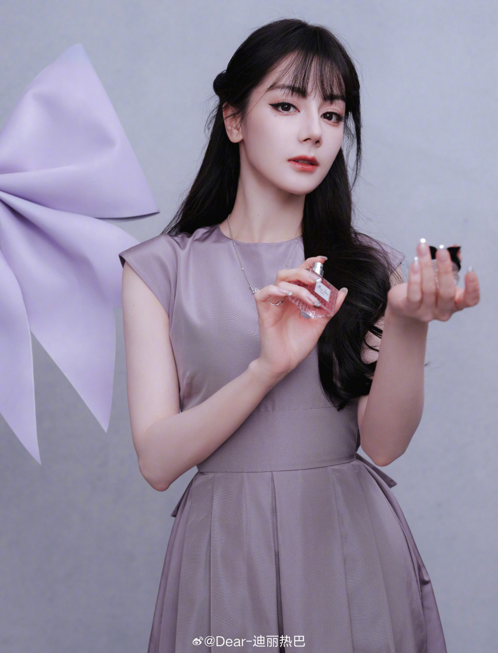 现身活动被指笑容欠奉 迪丽热巴惊现双下巴