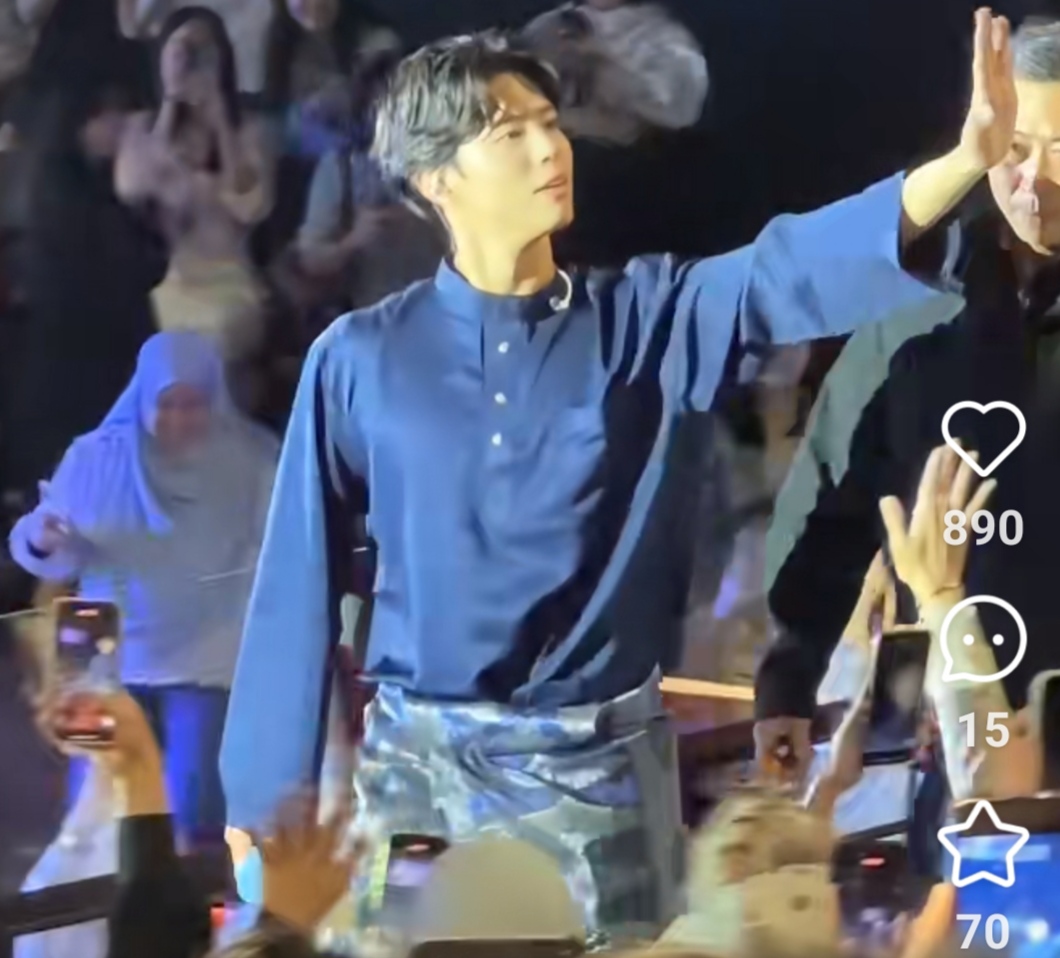 朴宝剑一向以“宠粉”闻名，这场见面会再度刷新纪录，结束后他更亲自留在出口，与现场每一位粉丝逐一击掌告别。（图取自小红书）