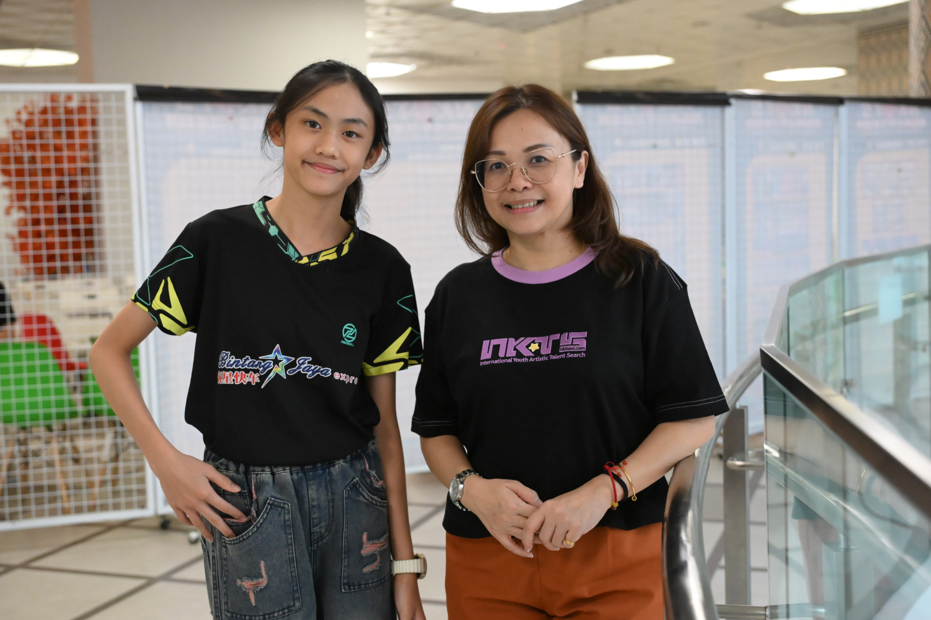 看好文：主题故事｜母爱默默守护 孩子舞台尽情飞