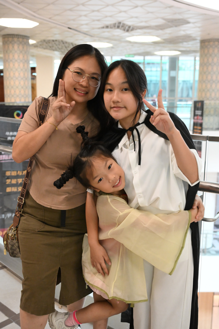 看好文：主题故事｜母爱默默守护 孩子舞台尽情飞