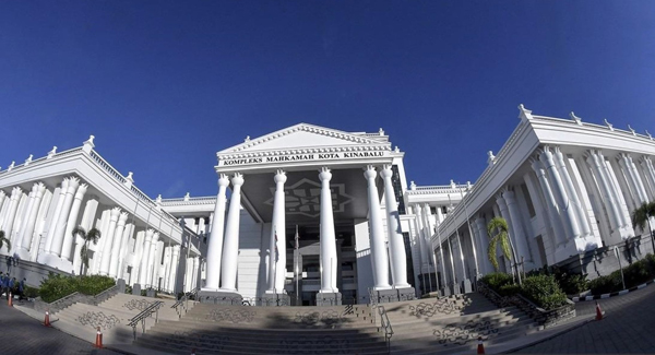 验尸庭在亚庇法庭大厦，为调查扎拉死因进行研讯。