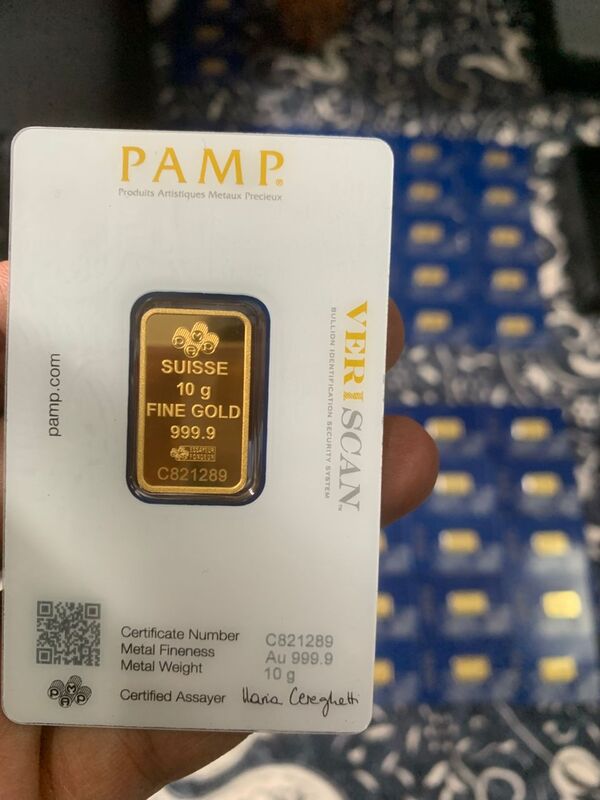 卡上注明一片金片重10克。
