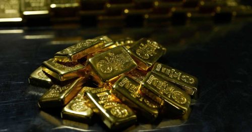 黄金狂飙创新高！现货金首破3700美元