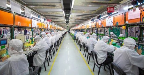 iPhone17亮相　郑州富士康20万工人 加班到飞起 薪水曝光！