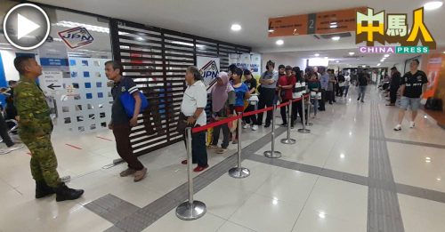 各地JPN门庭若市 民众至少等2小时