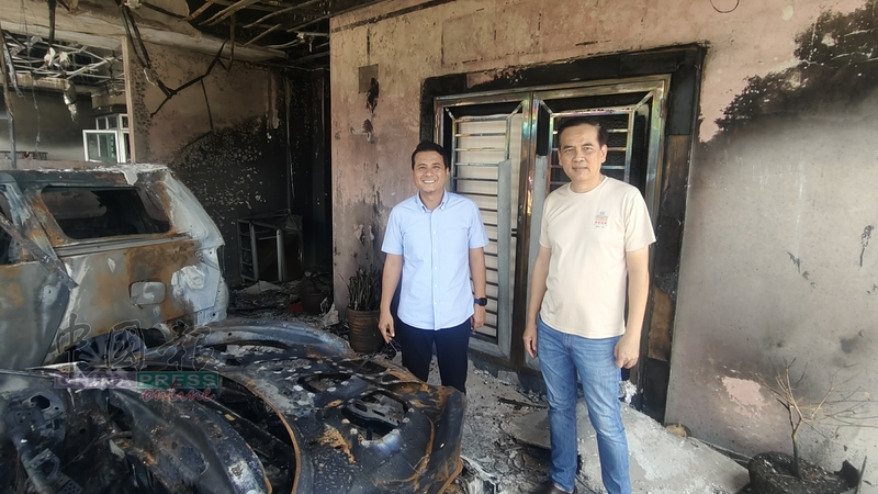 赛福星（左起）与周忠信前往火灾现场，实地了解具体情况。