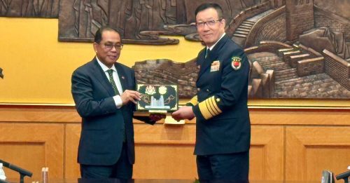 卡立诺丁拜会中国防长 巩固防务外交关系