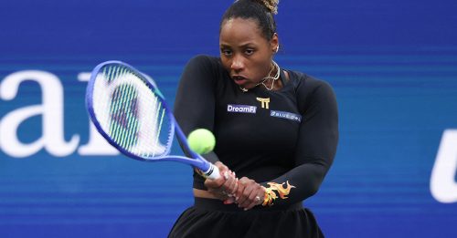 指中国人吞牛蛙  世界球后道歉了！