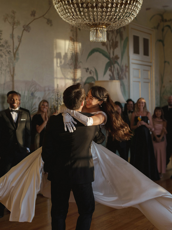 网红Uncle Roger葡萄牙完婚 网民笑问蛋糕有无加味精