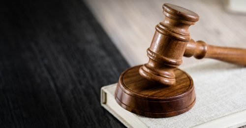 涉虚构工程 受贿400万 2华男判罚10万 交贿款