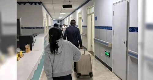 十一长假内蒙古遭挤爆 游客被迫住“医院改装旅馆”