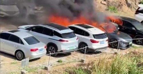 才买月余仅行驶1066公里 中国电动车自燃波及7车