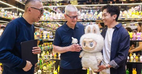 库克再访中国 首站现身“拉布布”上海展览