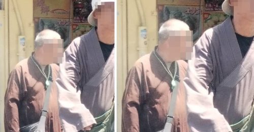 2男穿僧袍扮僧侣 强为女子戴项链后要捐款