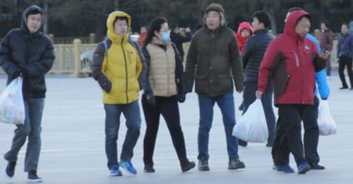 中国北方暴雨逾36小时 居民叹：秋天已穿羽绒外套