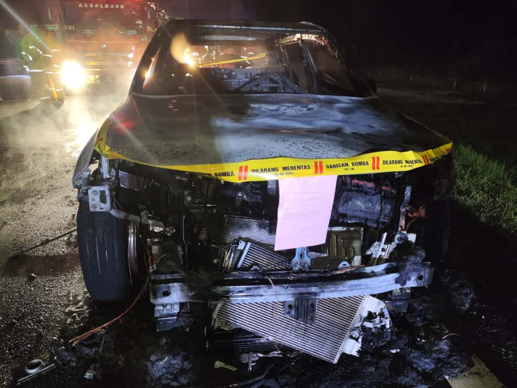 火烧车事故发生后，消拯局调查小组将现场封锁并调查失火原因。