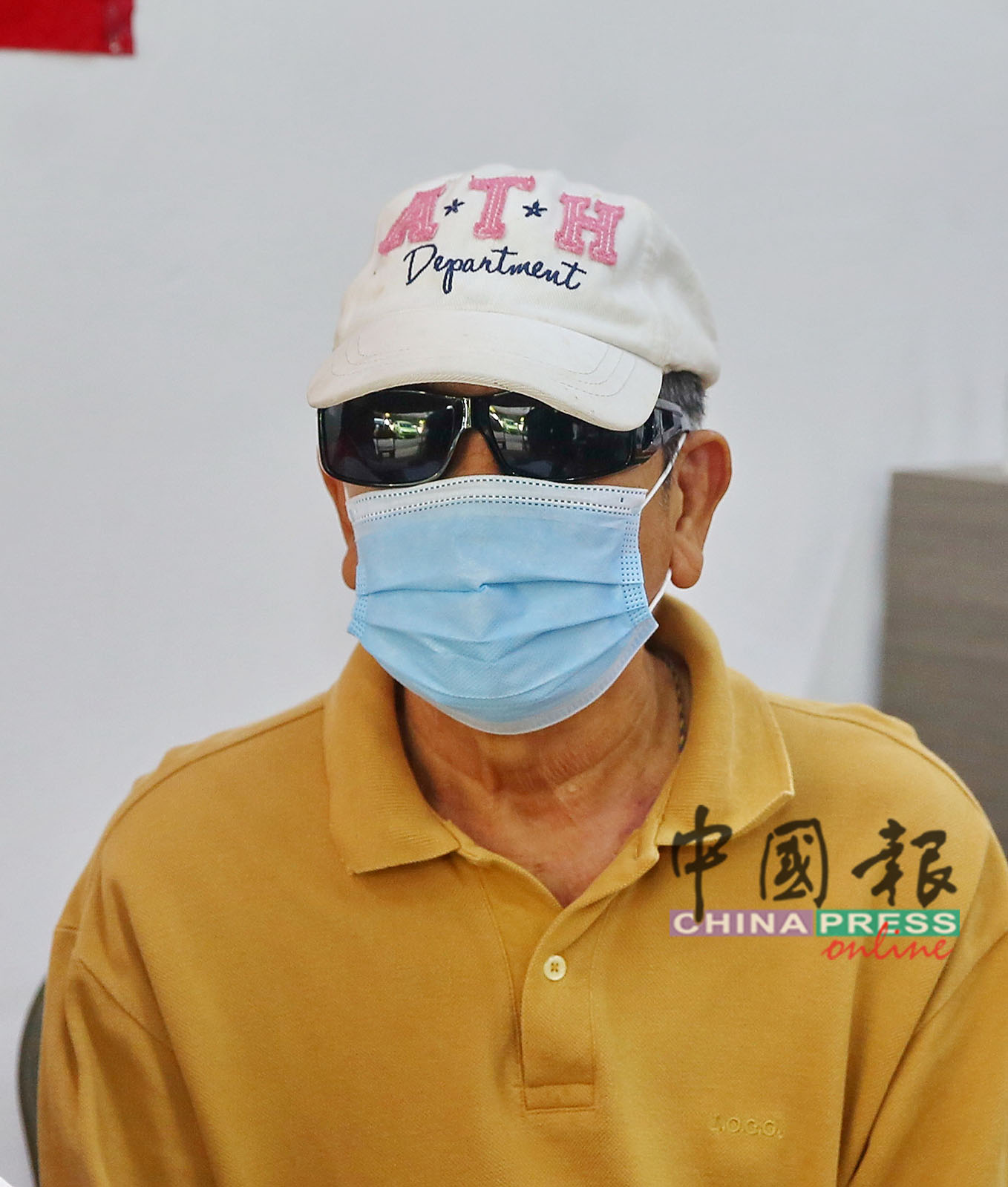 黄先生虽陷不深
，但也因友人的亏损而受千夫所指。