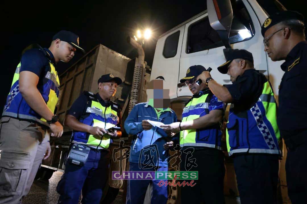 有工作准证也不行！3外劳开罗厘被对付