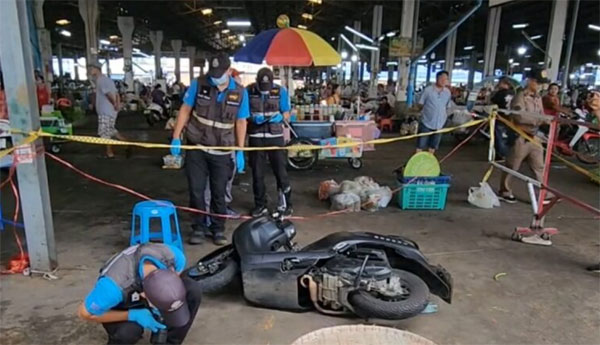 警方在现场搜证。