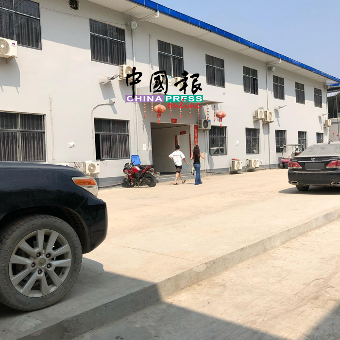 诈骗园区有诸多栋建筑物，同时设备齐全。（受访者提供）