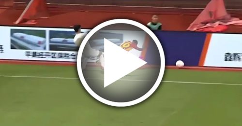 中国甲级足球联赛｜遭后方推撞复撞广告屏 广西外援头颈重伤恐截瘫