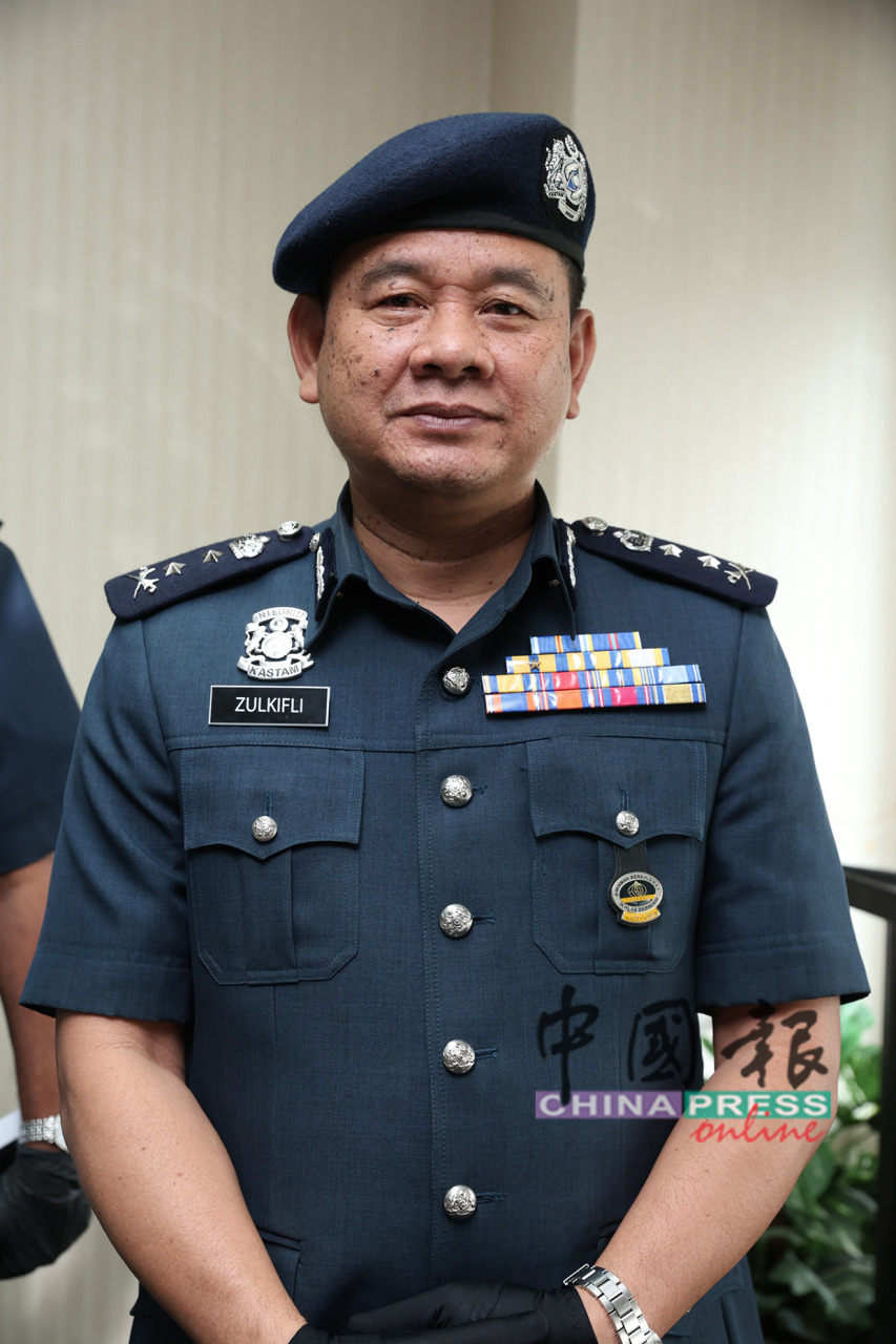 祖基菲里指出，当局仍在调查这些案件之间是否存在关联，或是否同属一个贩毒集团。