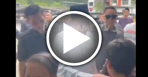 为预算案祈祷！安华现身清真寺 与民众交流问好