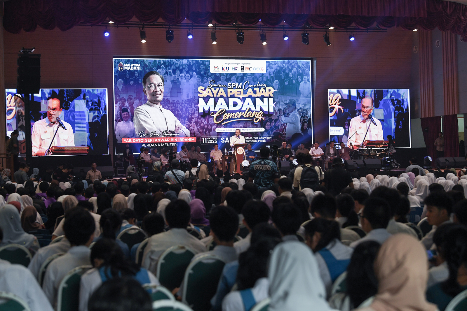 安华在怡保育才华中出席“我是昌明卓越学生”研讨会。