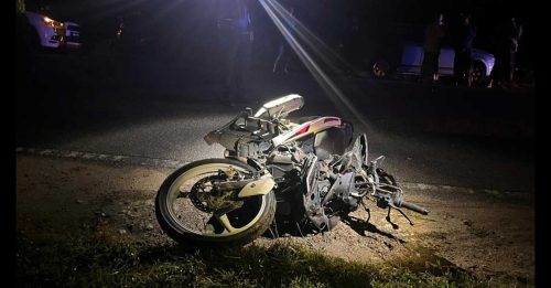 摩哆猛撞过路黄牛 青年摔下伤重 惨死