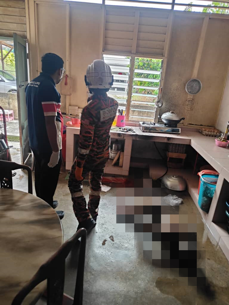 消拯队及警方到场，了解现场案发情况。（照片消拯局提供）