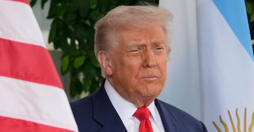 批不买美大豆是经济敌对 特朗普拟禁进口中国食油