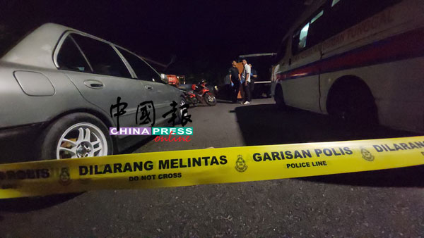 现场围起警戒线，警方到场展开调查。