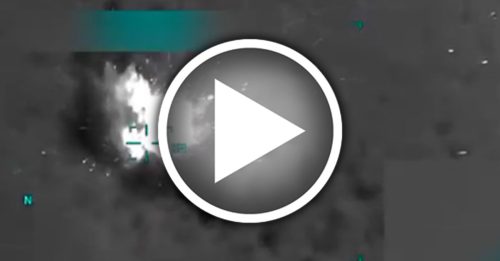 美军在委内瑞拉外海 再炸“贩毒船” 致6人死