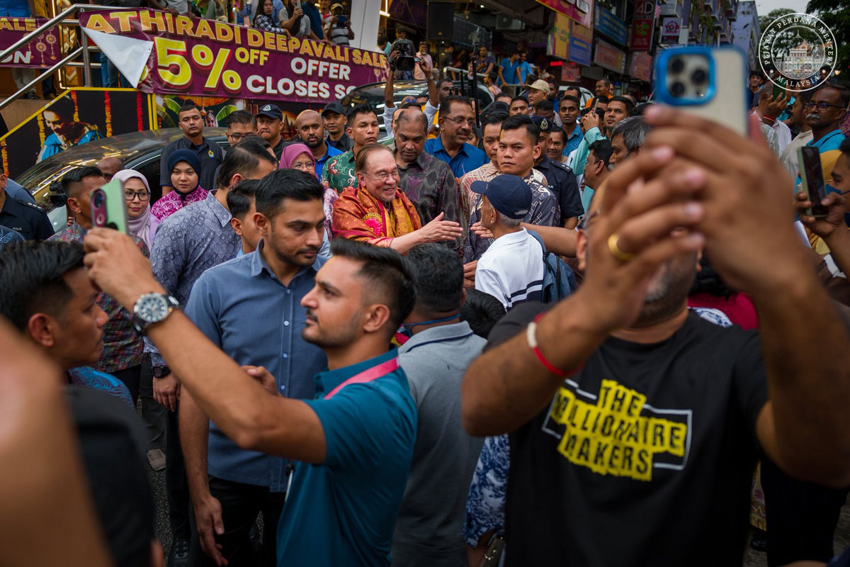 屠妖节将至 首相走访小印度视察节庆准备