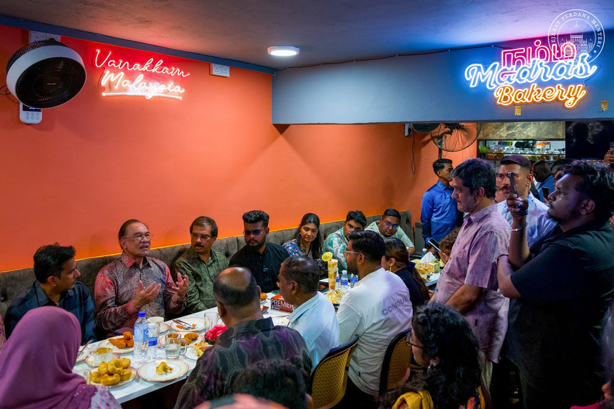 屠妖节将至 首相走访小印度视察节庆准备