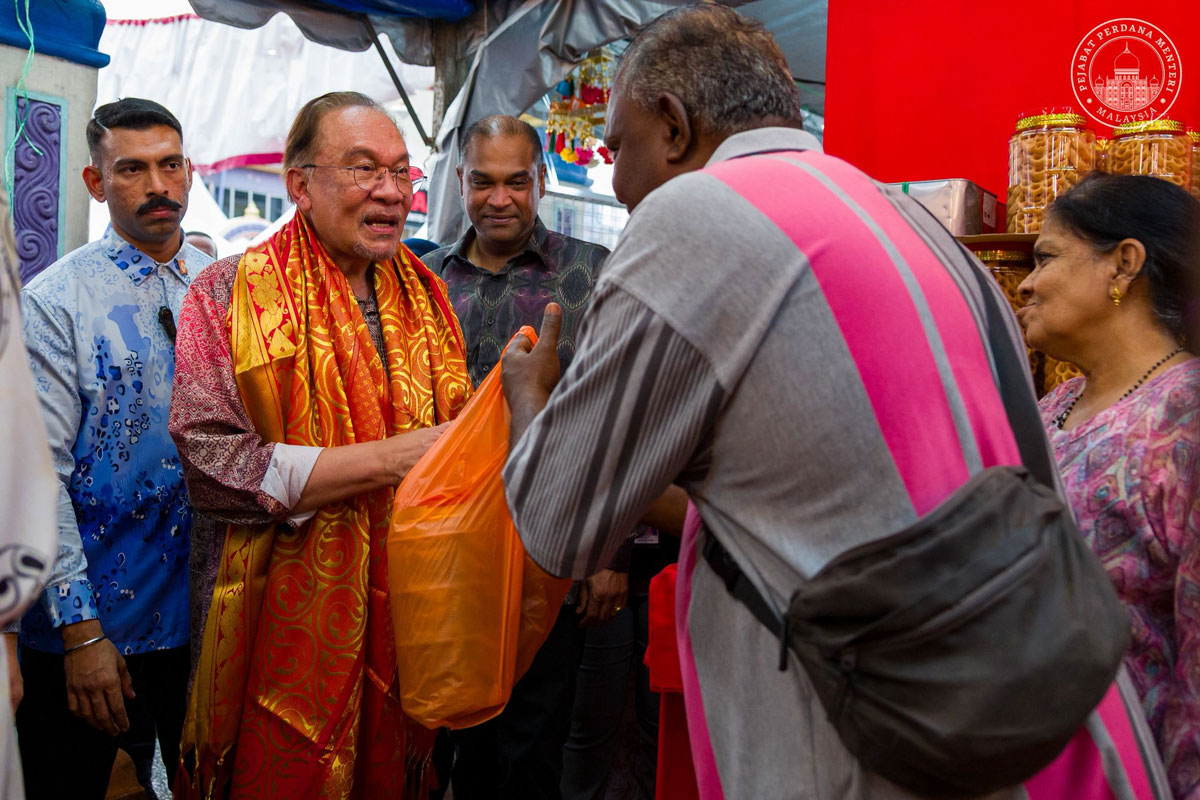 屠妖节将至 首相走访小印度视察节庆准备