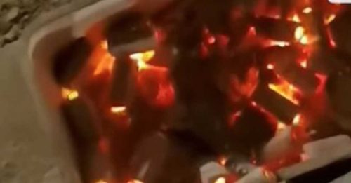 5岁男掉进烧烤店炭盆 致全身烧烫伤