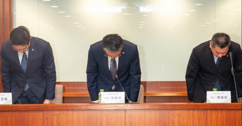 空姐抱病执勤离世 长荣航空高层 鞠躬道歉