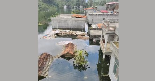 3台风吹袭广西后 多村淹水半个月未消退