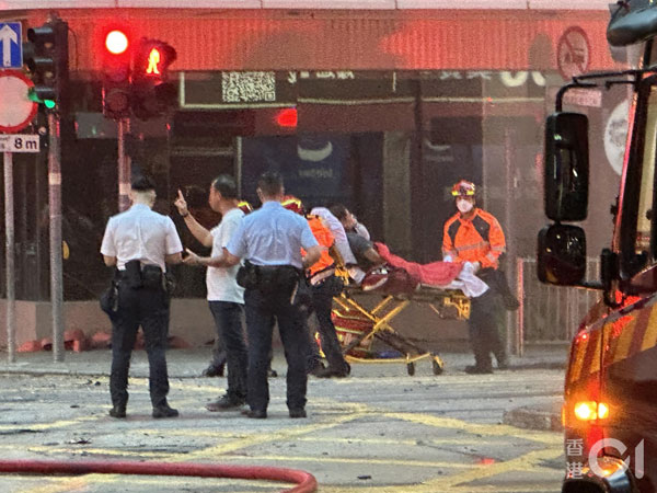 下午5时许，再多一人获救出。