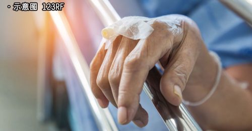 韩中年女坠楼 砸死男路人