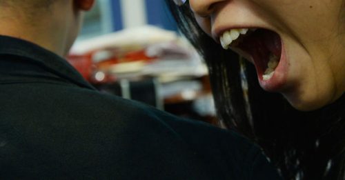 醉女大闹夜店 掌掴图咬女警