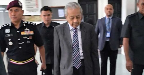 抗议安华律师拖时间 敦马：我已100岁 时日无多了