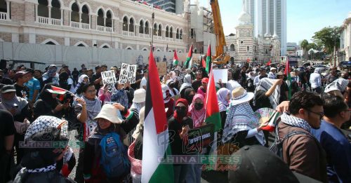 “反特朗普”集会和平结束 警方：暂无逮捕行动