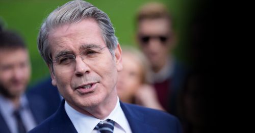 美财长曝：下周可能签贸易协议