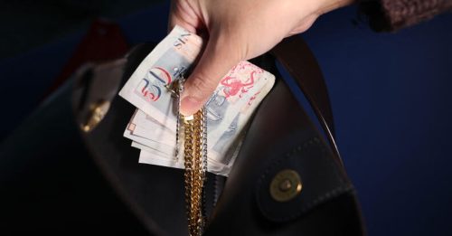 锅砸头 捆绑妹 兄盗13万抢金饰