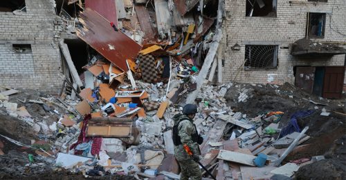 俄乌开战｜俄空袭扎波罗热11伤 乌克兰大部分地区停电