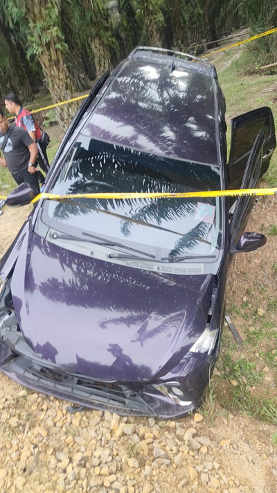 迈薇轿车被撞至发生车祸，当时车内有4人。

